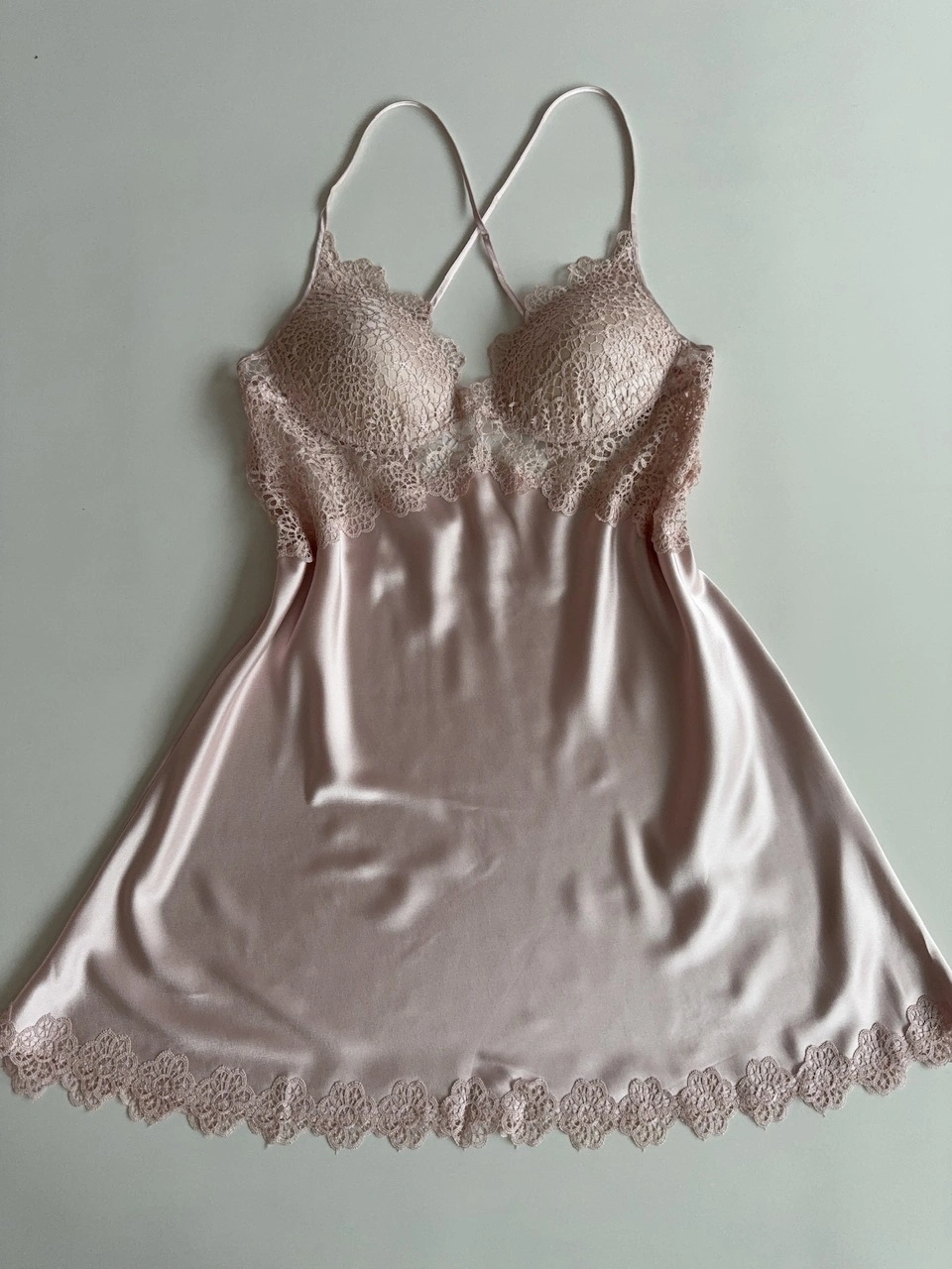 Büyük Beden Güpür Detaylı Pudra Kısa Gecelik