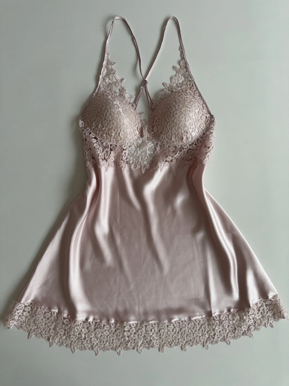 Büyük Beden Pudra Güpür Detaylı Kısa Gecelik