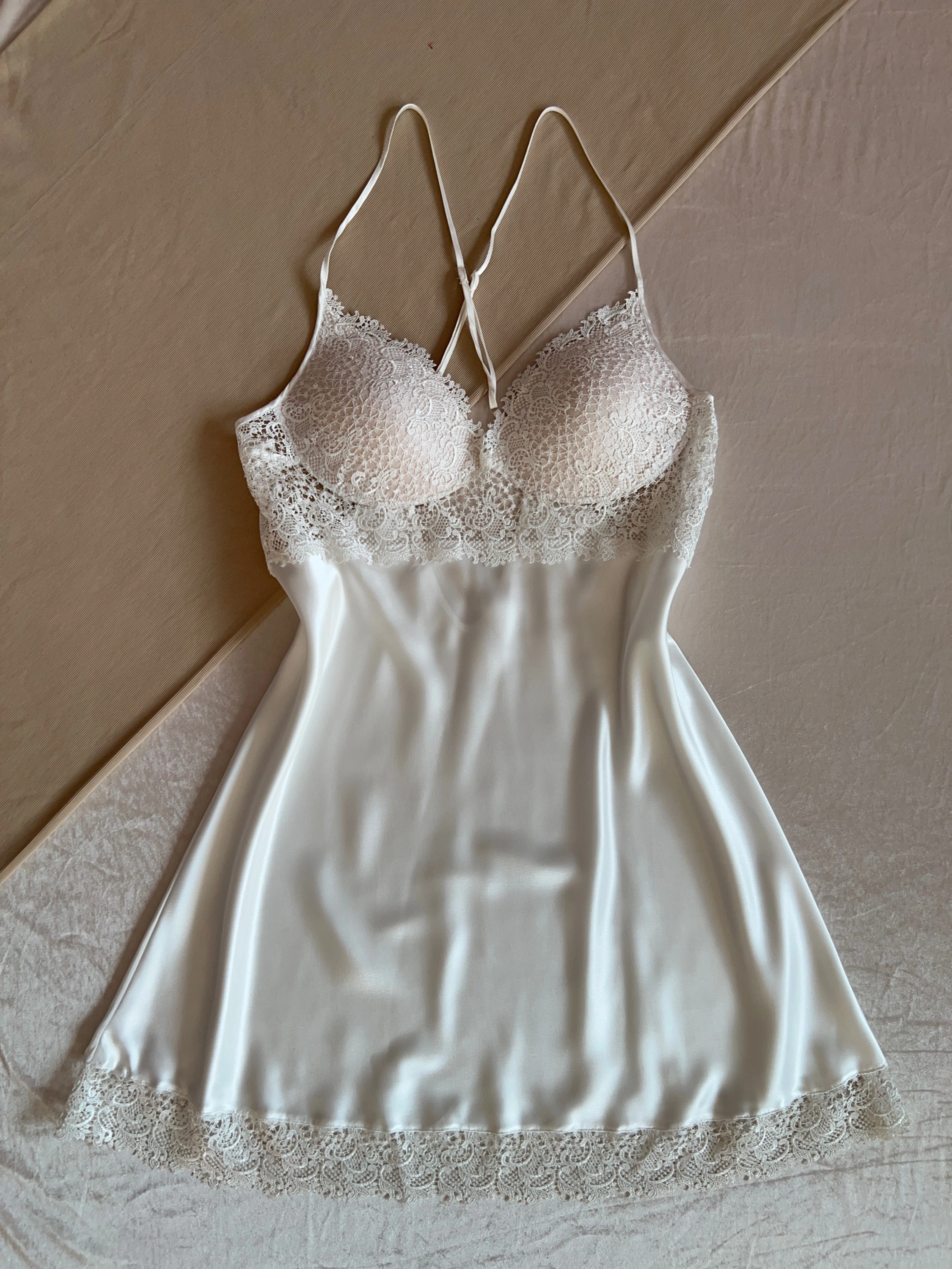 Büyük Beden Ekru Güpür Detaylı Gecelik