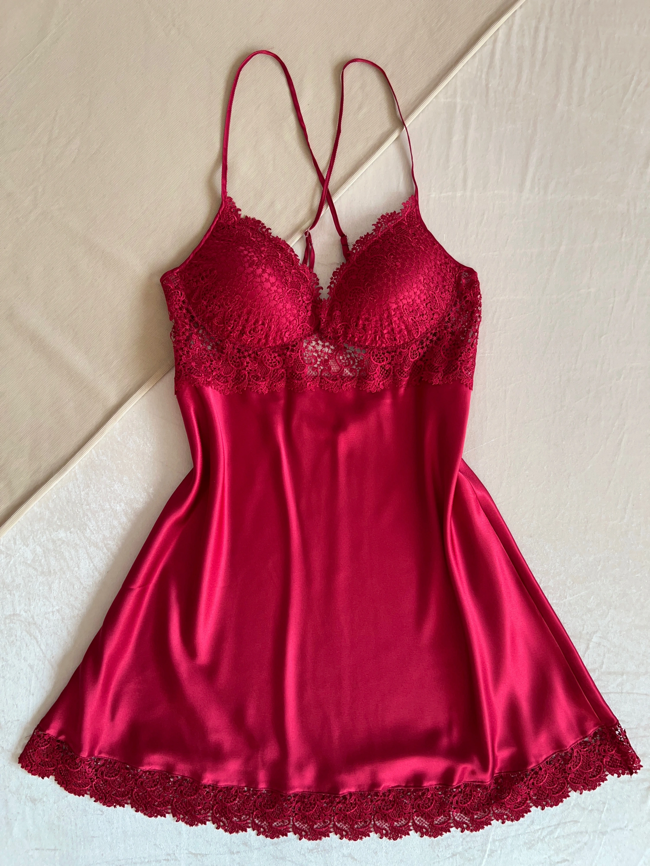 Büyük Beden Kırmızı Güpür Detaylı Gecelik