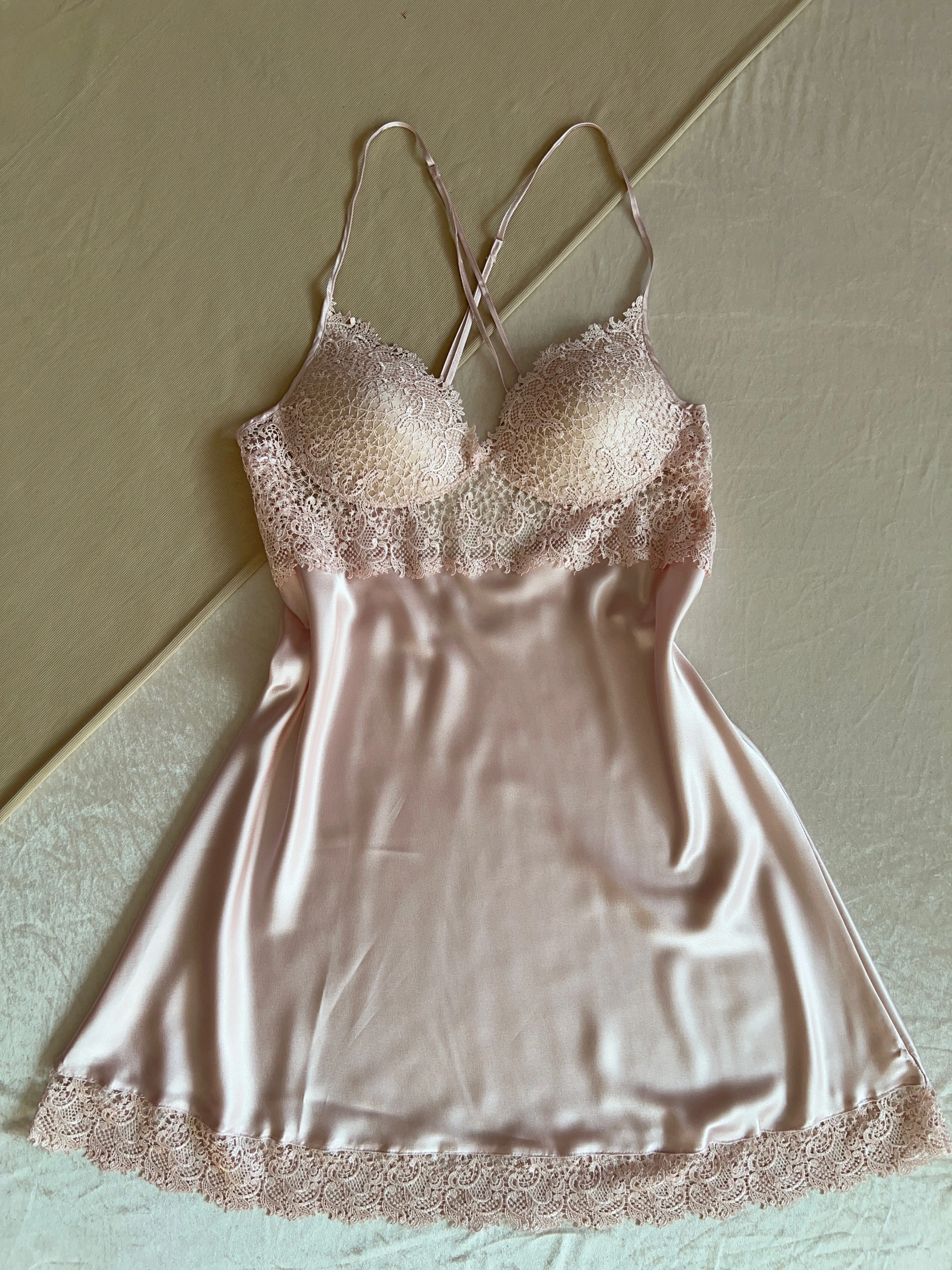 Büyük Beden Pudra Güpür Detaylı Gecelik