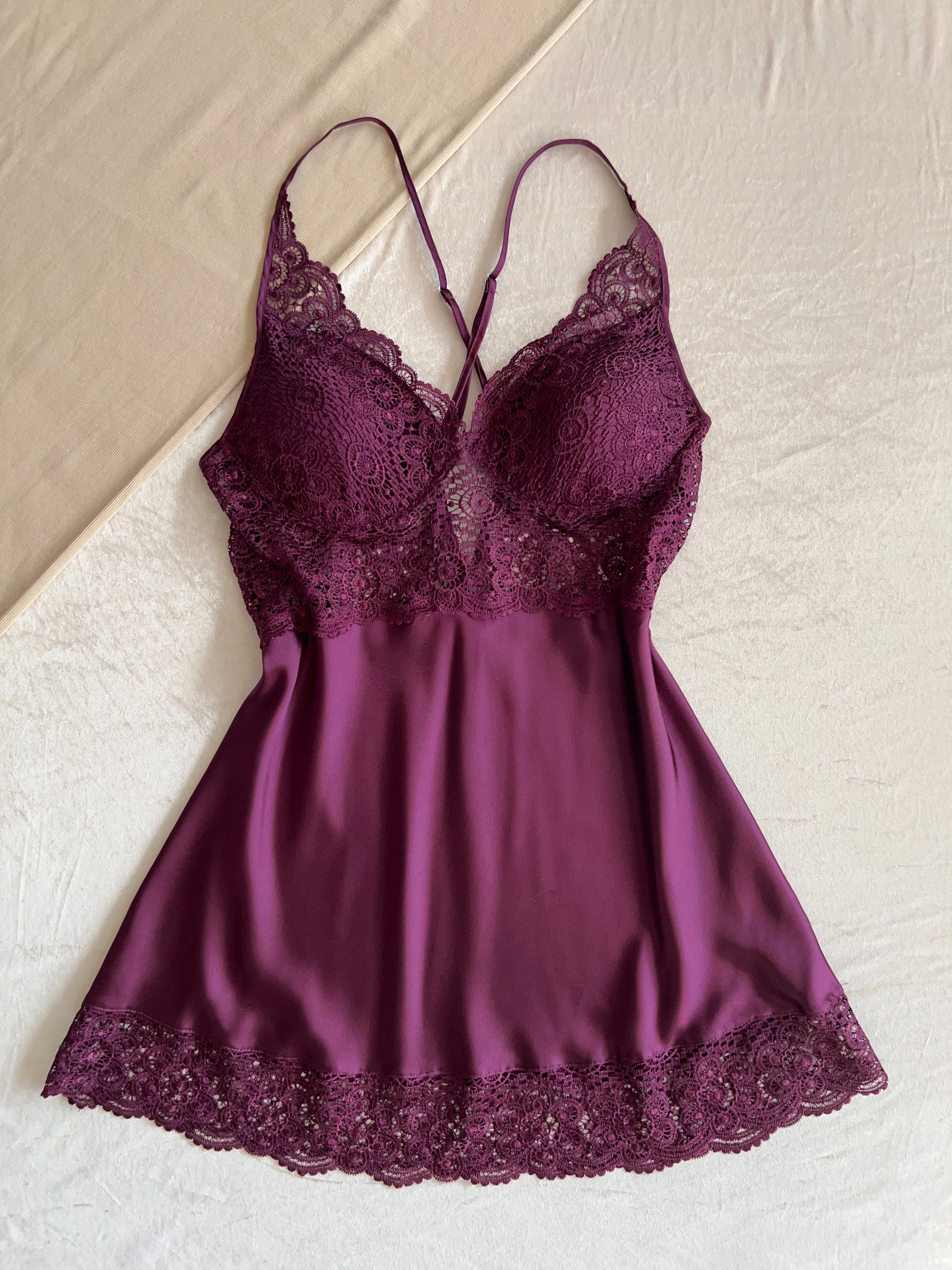 Büyük Beden Mor Güpür Detaylı Gecelik