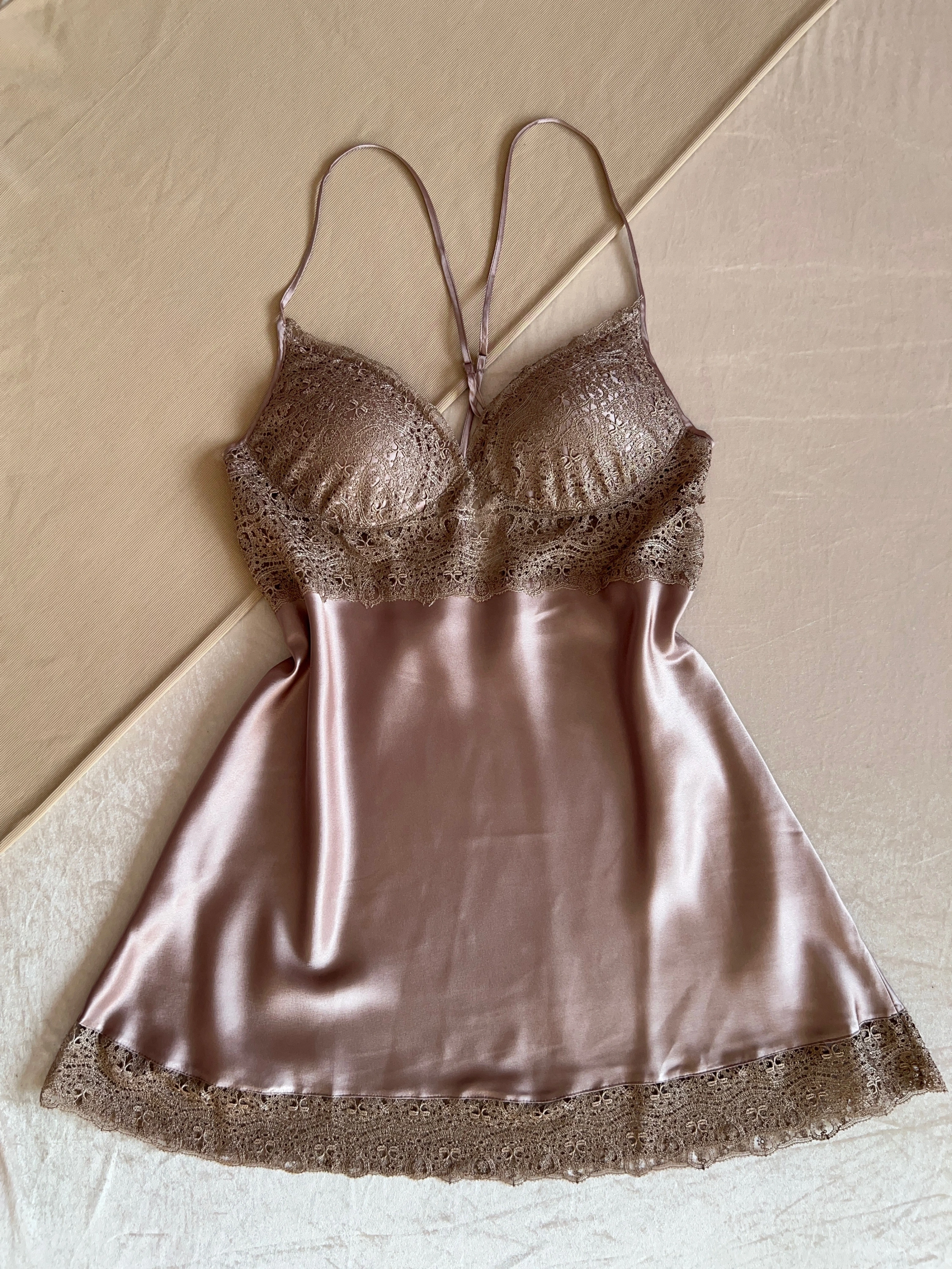 Büyük Beden Vizon Güpür Detaylı Gecelik