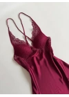 Bordo Yırtmaç Detaylı Gecelik