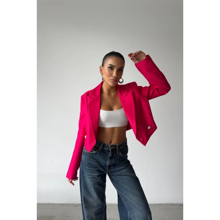 ARKASI İNCİ DÜĞME DETAYLI CROP CEKET - Fuşya