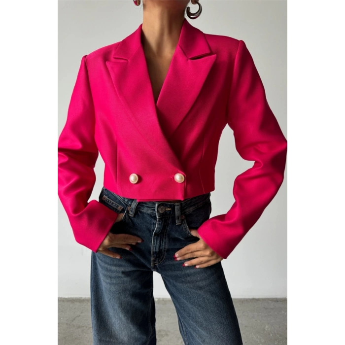 ARKASI İNCİ DÜĞME DETAYLI CROP CEKET - Fuşya