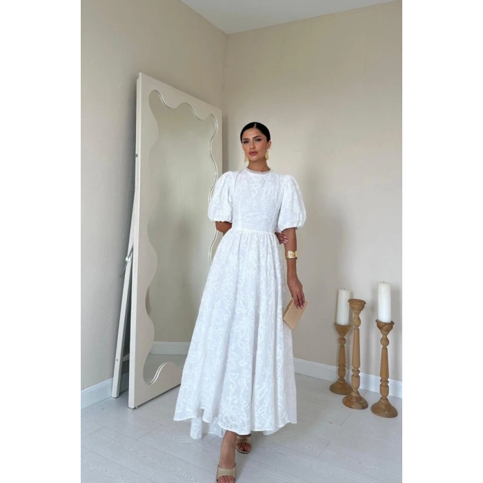 Beyaz Arkası Bağlamalı Brode Elbise