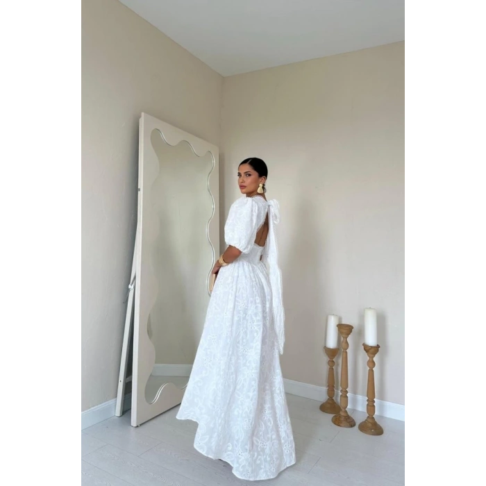 Beyaz Arkası Bağlamalı Brode Elbise