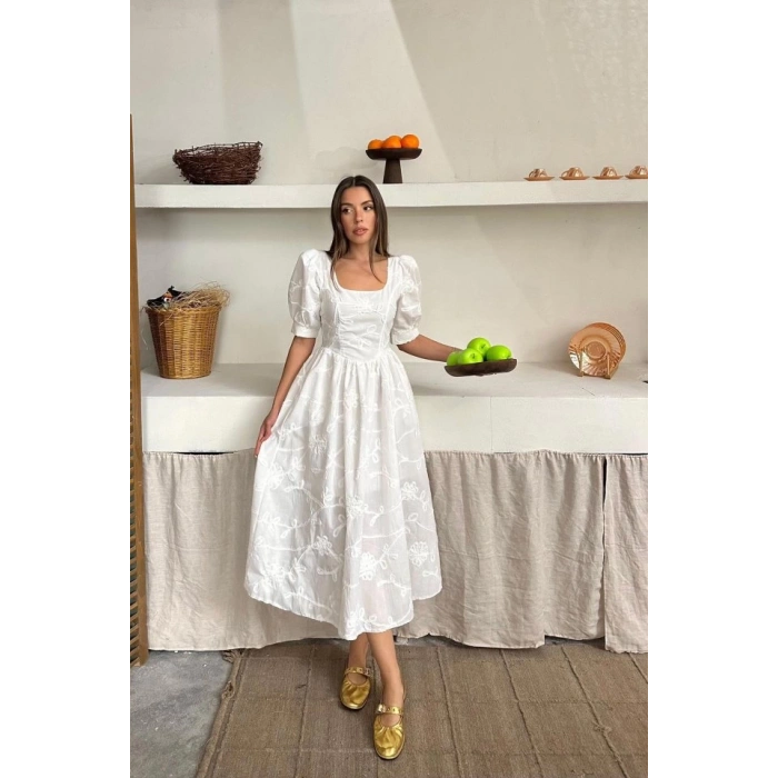 Beyaz Balon Kollu Brode Elbise