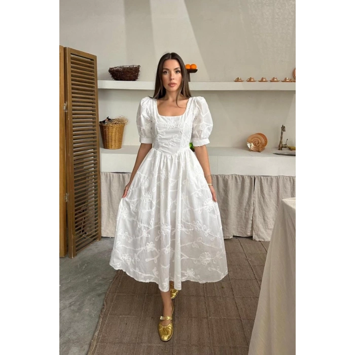 Beyaz Balon Kollu Brode Elbise