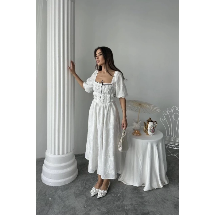 Beyaz Dantel Detaylı Brode Elbise