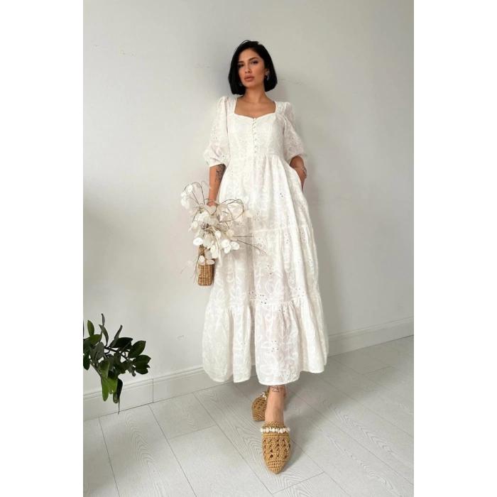 Beyaz Düğmeli Brode Elbise