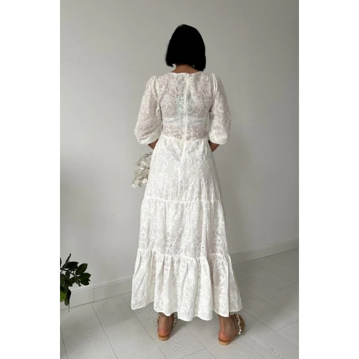 Beyaz Düğmeli Brode Elbise