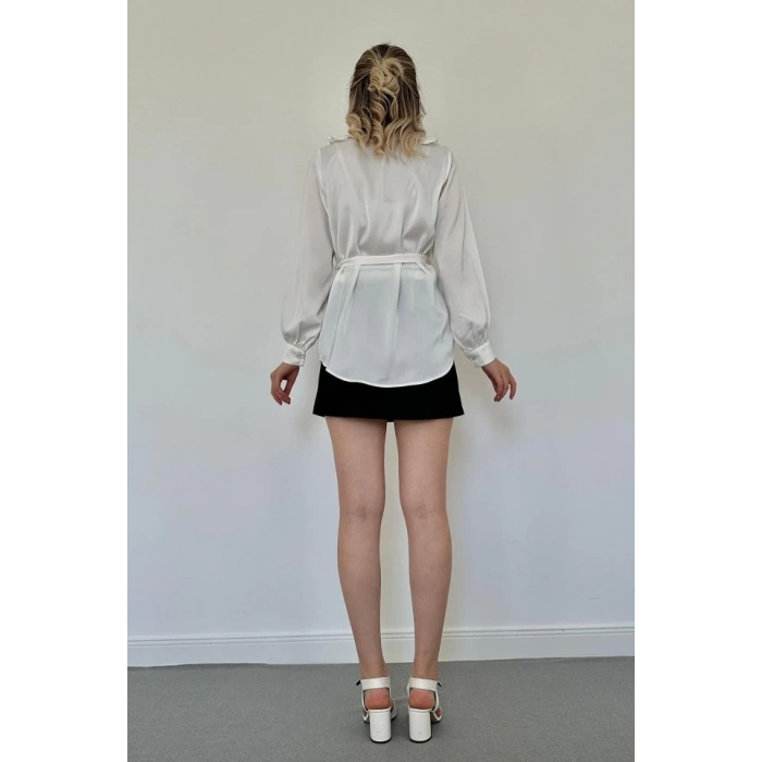 Beyaz Yakası Fırfırlı Kuşaklı Saten Gömlek