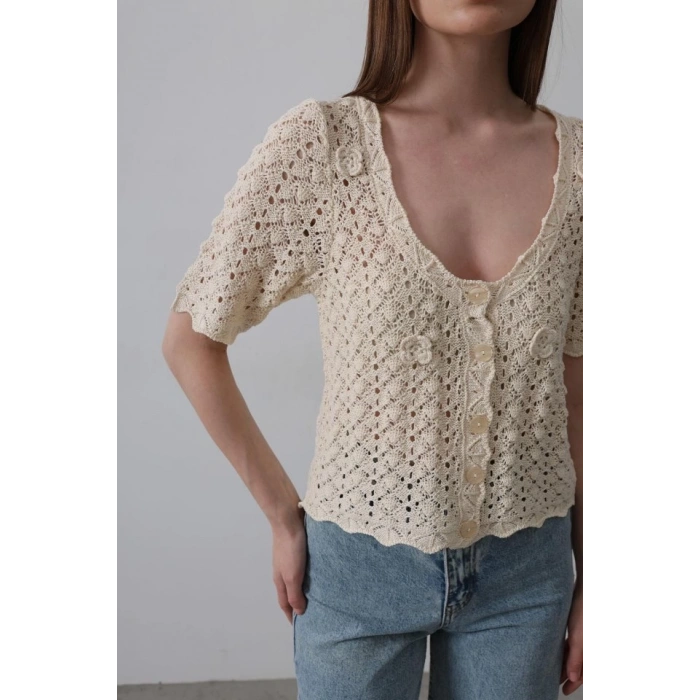 Çiçek Detaylı Düğmeli Triko - Ekru