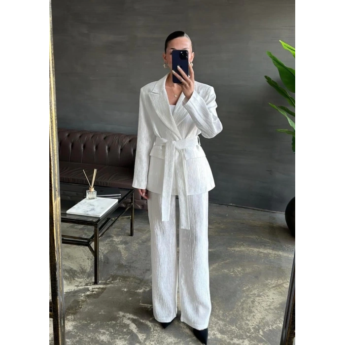 Ekru Beli Kuşaklı Ceket Ve Pantolon Parlak Takım