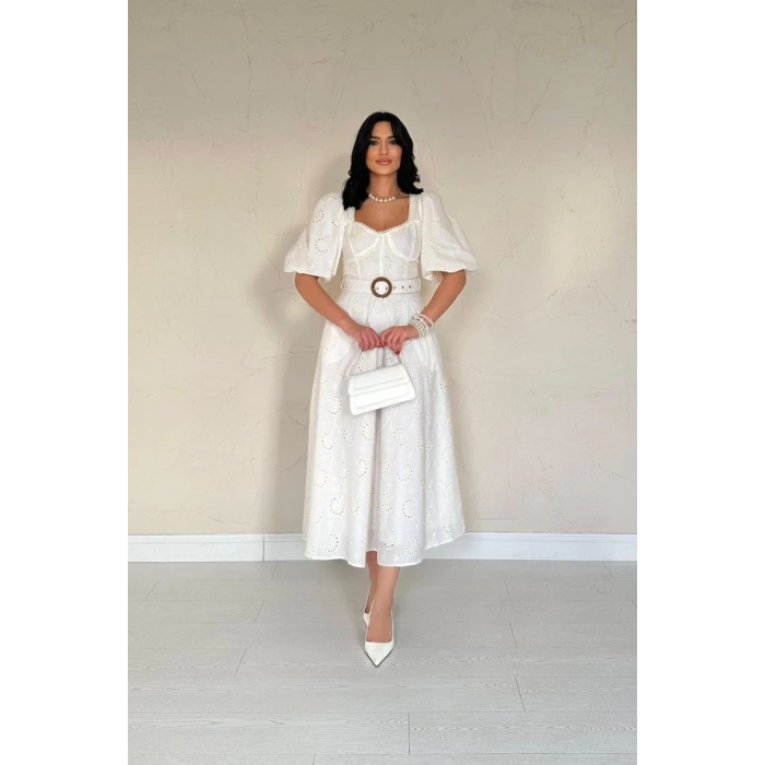 Ekru Göğüs Kup Detaylı Kemerli Brode Elbise