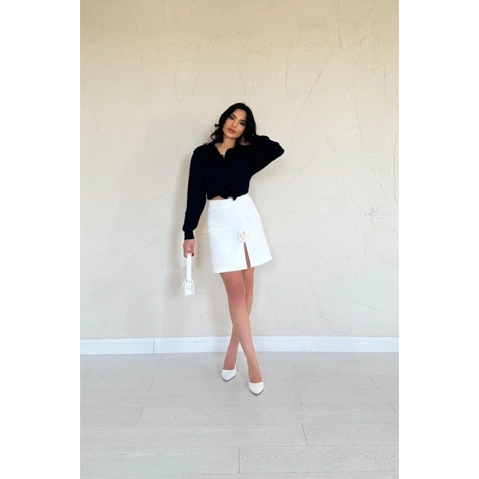 Ekru Yırtmaçlı Gül Detaylı Mini Etek