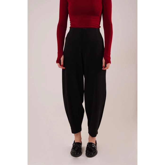 Havuç Kesim Siyah Pantolon