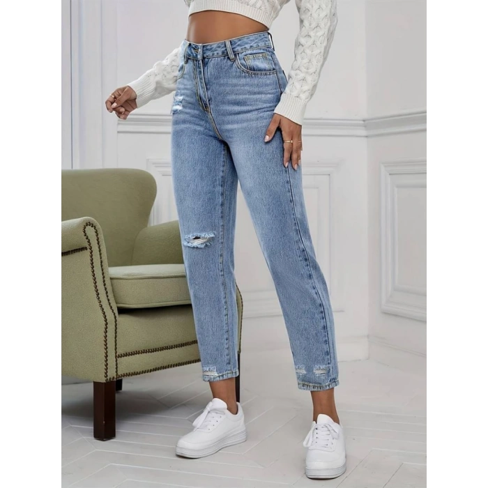 Kadın Açık Mavi Yırtık Mom Fit Kot Pantolon