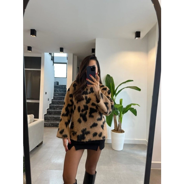 Kadın çift Yırtmaç Detaylı Mını Etek