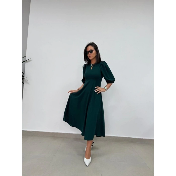 Kadın Kısa Kollu Bisiklet Yaka Fiyonk Broşlu Midi Janjan Krep Elbise