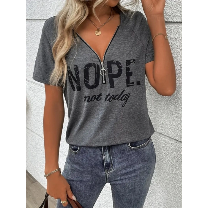 Kadın Kısa Kollu önden Fermuarlı Yazı Baskılı Viskon Bluz