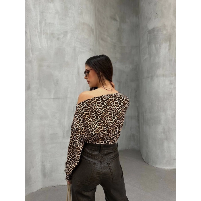 Kadın Leopar Desenli Düşük Omuzlu Bluz