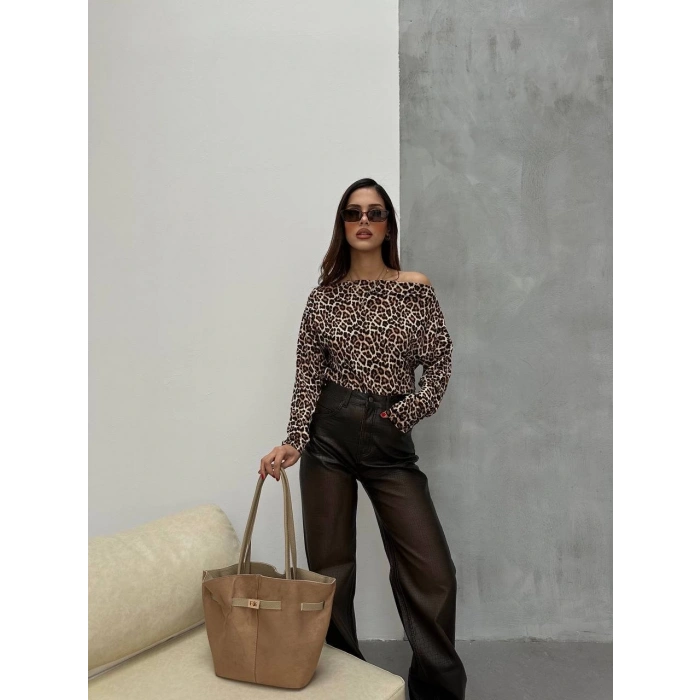 Kadın Leopar Desenli Düşük Omuzlu Bluz