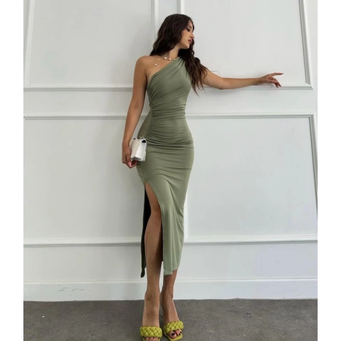 Kadın Tek Omuzu Açık Büzgülü Yandan Yırtmaçlı Uzun Sandy Elbise