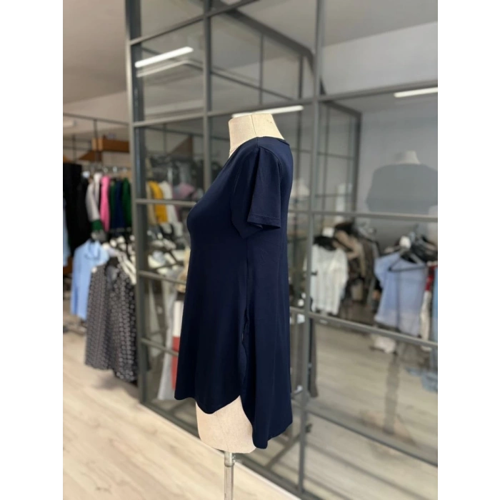 Kadın Türlü Viskon Kumaş Yırtmaç Detaylı Bluz