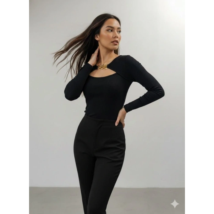 Kadın Uzun Kollu Göğüs Pencere Ve Toka Detay Kaşkorse Kumaş Bluz