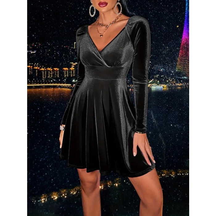 Kadın Uzun Kollu Kruvaze Yaka Kısa Kiloş Kadife Elbise