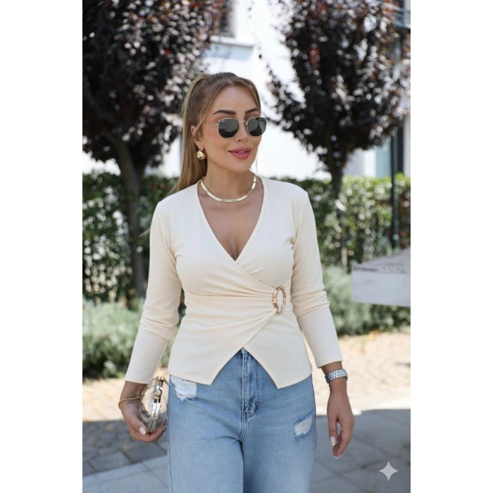 Kadın Uzun Kollu Kruvaze Yakalı Toka Detaylı Viskon Bluz