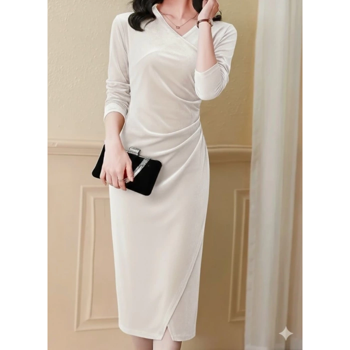 Kadın Uzun Kollu Kruvaze Yakalı Yandan Büzgülü önden çapraz Detaylı Midi Kadife Elbise