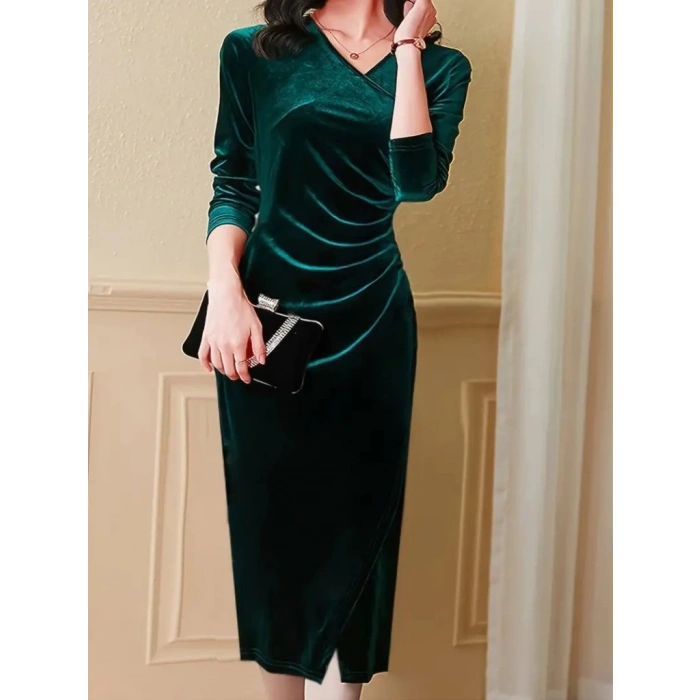 Kadın Uzun Kollu Kruvaze Yakalı Yandan Büzgülü önden çapraz Detaylı Midi Kadife Elbise