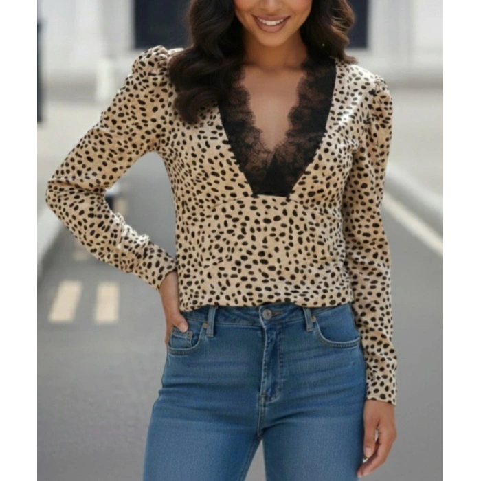 Kadın Uzun Kollu önden Derin Dantel Yaka Leopar Desenli Dalgıç Bluz
