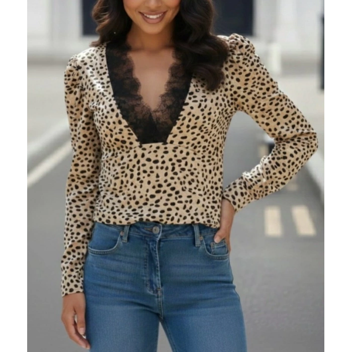 Kadın Uzun Kollu önden Derin Dantel Yaka Leopar Desenli Dalgıç Bluz