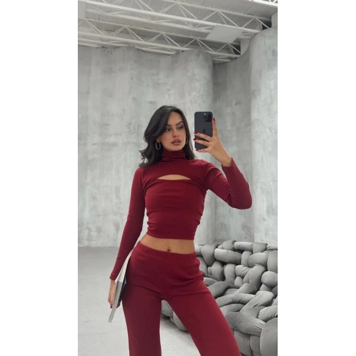 Kadın Uzun Kollu Pencere Detay Göğüs Dekolteli Bluz Ve Bol Paça Pantolon Ikili Takim