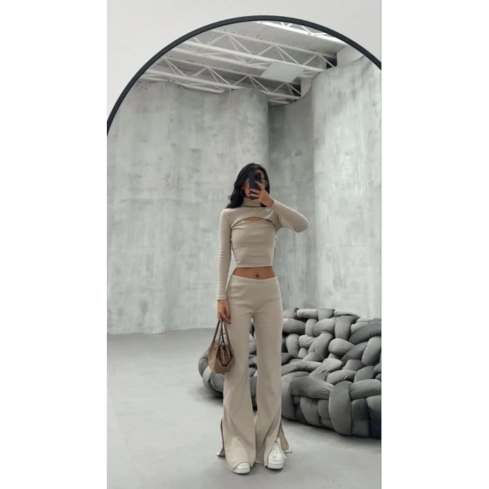 Kadın Uzun Kollu Pencere Detay Göğüs Dekolteli Bluz Ve Bol Paça Pantolon Ikili Takim