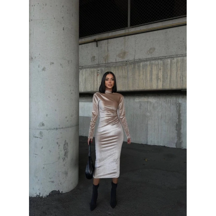 Kadın Uzun Kollu Yarım Balıkçı Yaka Büzgü Detay Kadife Kumaş Elbise