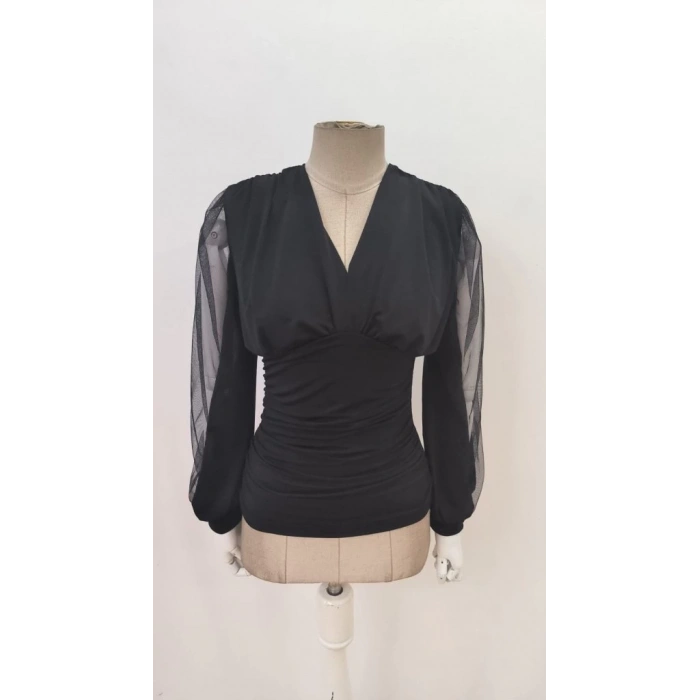 Kadın Uzun Yırtmaç Tül Detaylı Derin V Yakalı Sandy Bluz