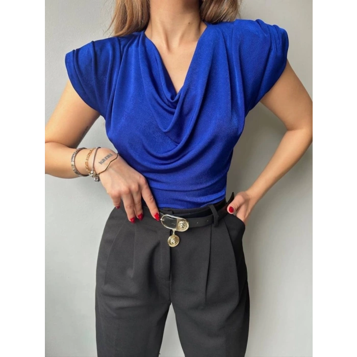 Kadın V Yaka Vatka Detay Kolsuz Dökümlü Bluz