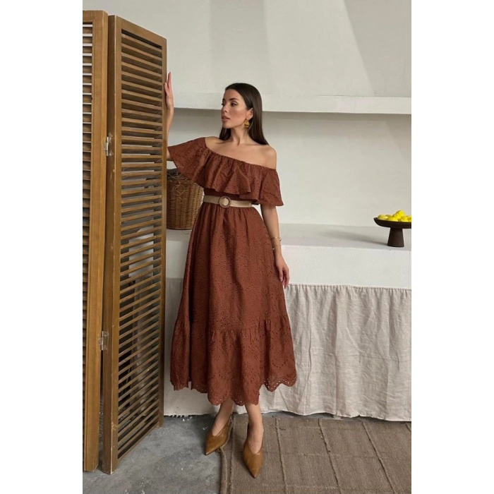 Kahverengi Omzu Lastikli Brode Elbise