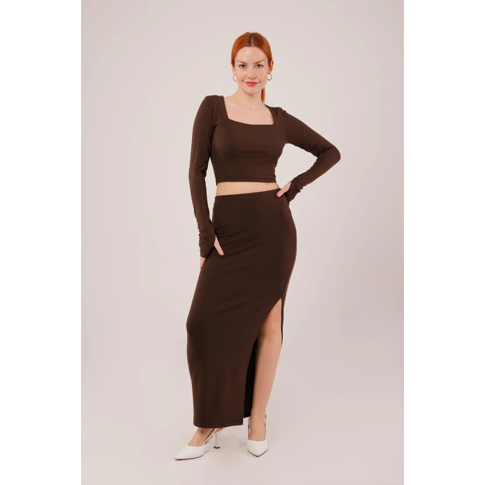 Kare Yaka Bluz Ve Yırtmaç Detaylı Etek İkili Kahverengi Takım