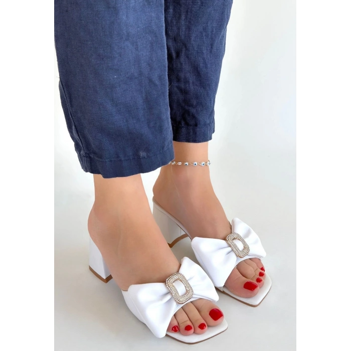 Niyyar Beyaz Cilt Topuklu Terlik