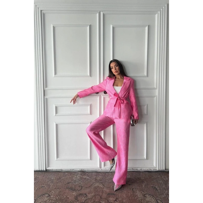 Pembe Beli Kuşaklı Ceket Ve Pantolon Parlak Takım