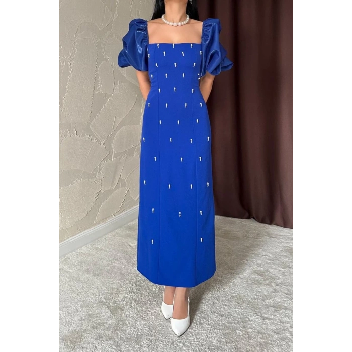 Saks İşlemeli Kolu Garnili Elbise