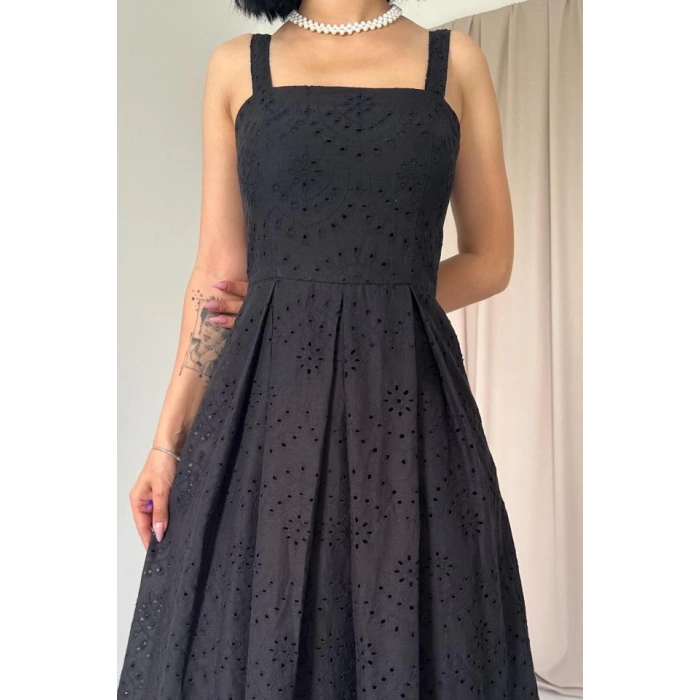 Siyah Askılı Aparatlı Brode Elbise