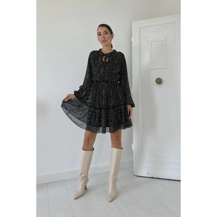 Siyah Eteği Katlı Puantiyeli Elbise